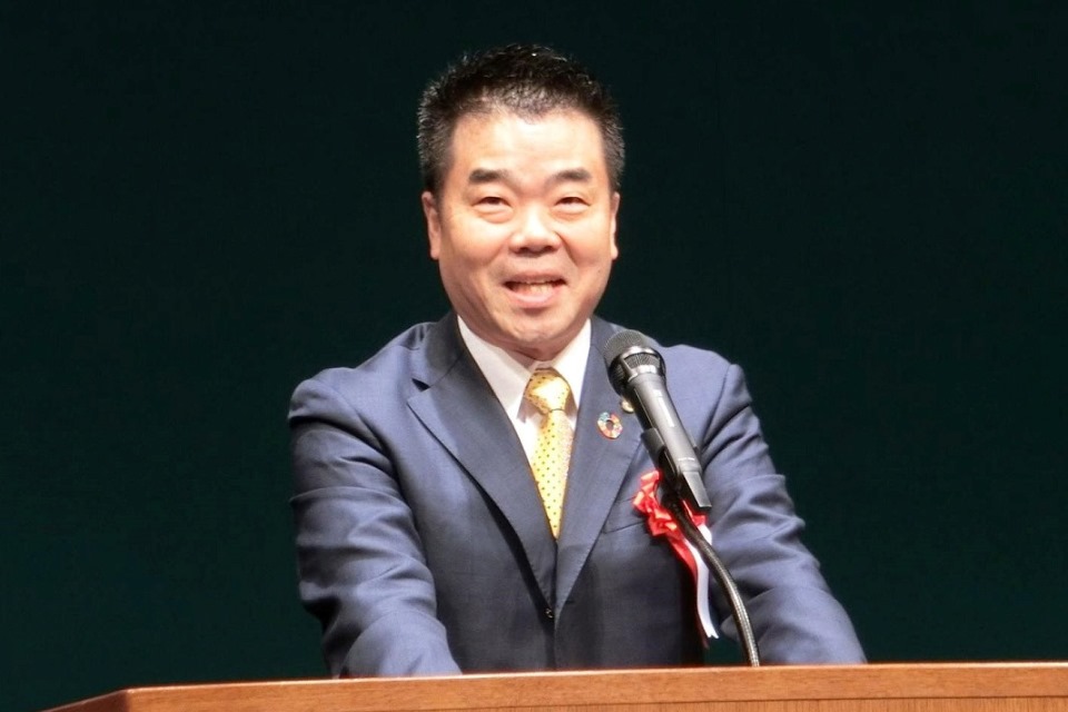 三日月　大造 氏